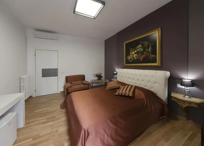 Astoria Golden House בית הארחה 4*