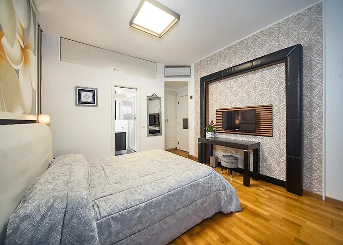 Astoria Golden House 4*