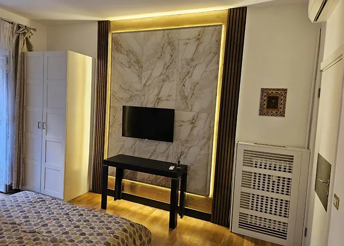 Astoria Golden House 4*