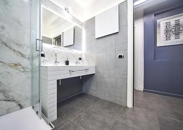Guest house Astoria Golden House 4*