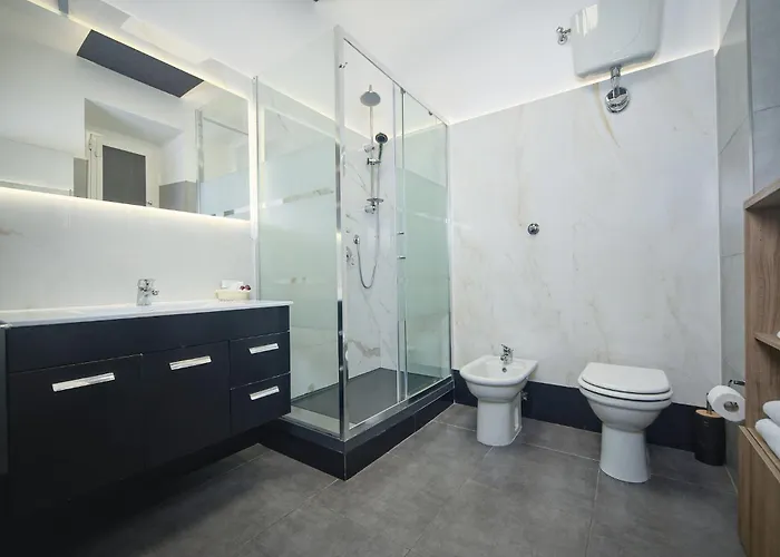 בית הארחה Astoria Golden House 4*