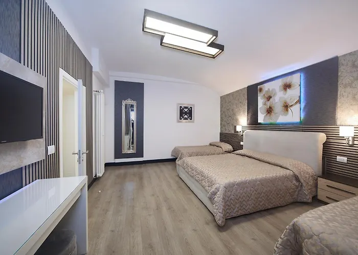 Astoria Golden House 4* רומא