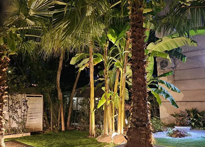 בית הארחה Astoria Golden House 4*