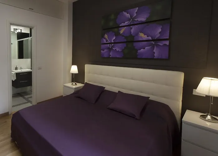 Astoria Golden House בית הארחה