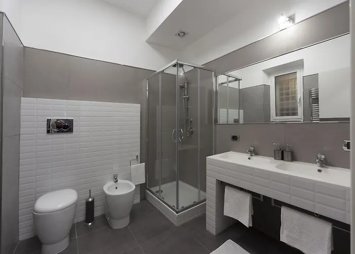 Astoria Golden House בית הארחה